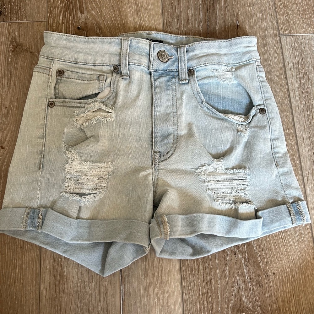 AÉROPOSTALE, Seriously Stretchy Low-Rise Denim Midi Shorts, Light Wash, Size: 4